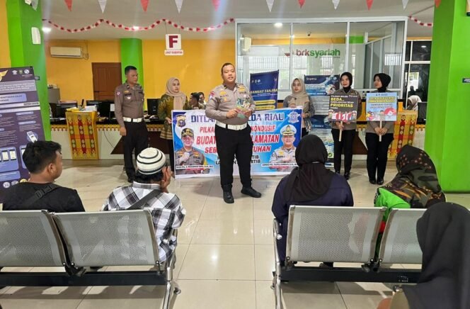 
					Tim Cooling System Dilantas Polda Riau Himbau Wajib Pajak Terbib Berlalu Lintas & Tidak Golput