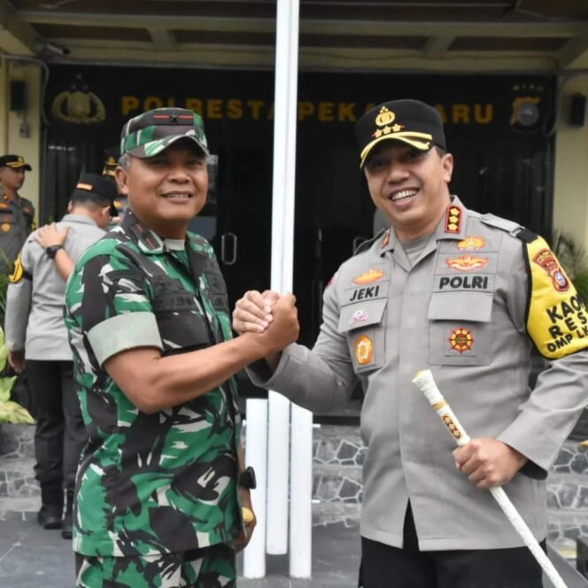 
					Danrem 031 Wira Bima Silaturahmi Mapolresta Pekanbaru.