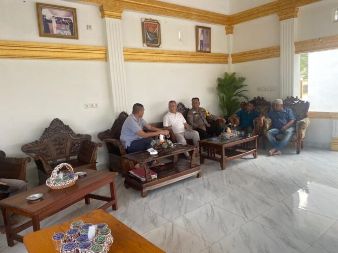 
					Operasi Mantap Praja Lancang Kuning (OMP-LK24), Agar Terciptanya Pilkada 2024 Yang Damai Dan Sejuk, Bhabinkamtibmas Desa Sontang Laksanakan Kegiatan Cooling System.