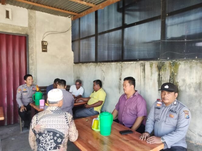 
					Aparatur Desa Pematang Tebih Giat Jum’at Curhat Bersama Personil Polsek Ujungbatu 