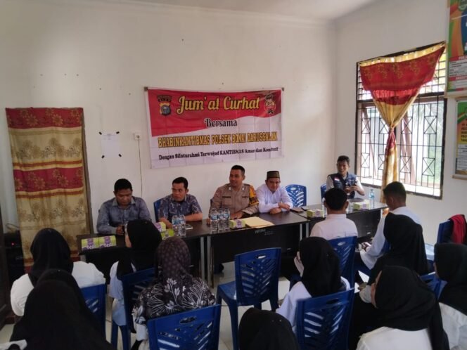 
					Dalam Jum’at Curhat, Bhabinkamtibmas Bonaidarussalam Ajak Tokoh Dan Pemuda Jadi Contoh Bagi Masyarakat 