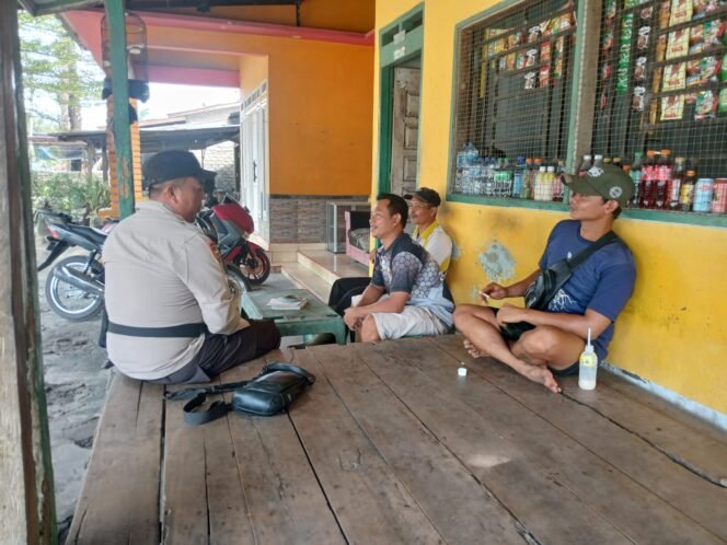 
					Dalam Jum’at Curhat, Bhabinkantibmas Polsek Tambusai Utara Berbagai Informasi Serta Berdialog Dengan Masyarakat 