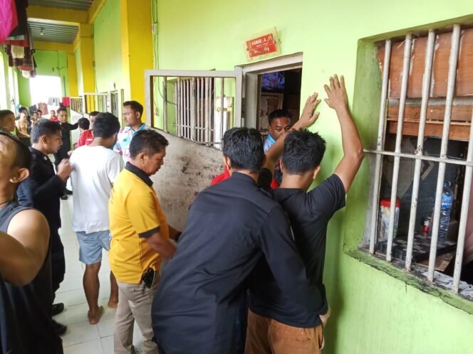 
					DEMI CIPTAKAN LAPAS YANG BEBAS HALINAR, LAPAS PEKANBARU KEMBALI GELAR RAZIA GABUNGAN 