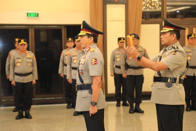 
					Kapolri Resmi Lantik Komjen Ahmad Dofiri Sebagai Wakapolri yang baru