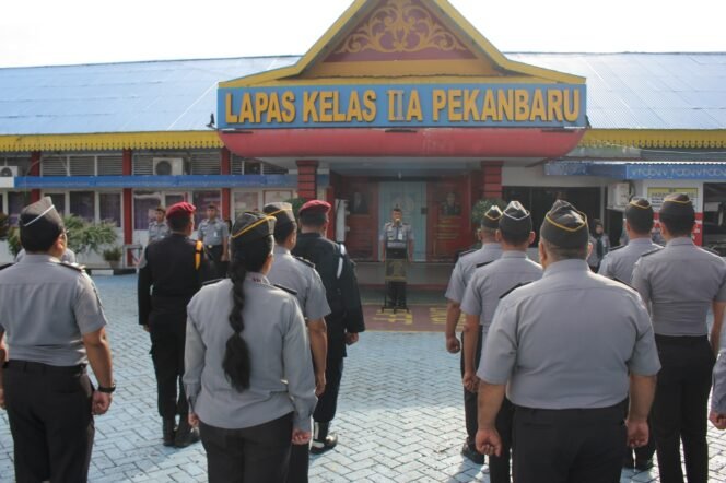 
					Apel Pagi Lapas Pekanbaru: Kalapas Ingatkan Kedisplinan dan Jaga Kebersihan