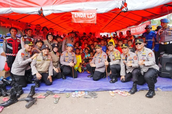 
					Tinjau Posko Pengungsian Erupsi Lewotobi, Kapolri Pastikan Pelayanan dan Kebutuhan Warga