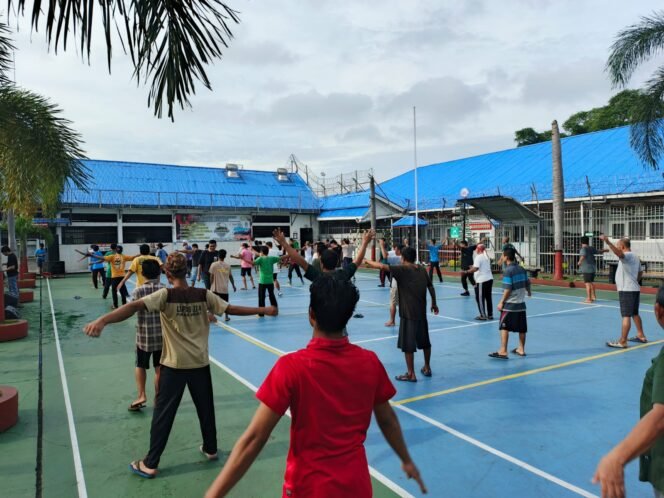 
					Senam Pagi dan Bemain musik bersama, Cara Warga Binaan Lapas Pekanbaru menjaga Kesehatan Fisik Dan Mental 