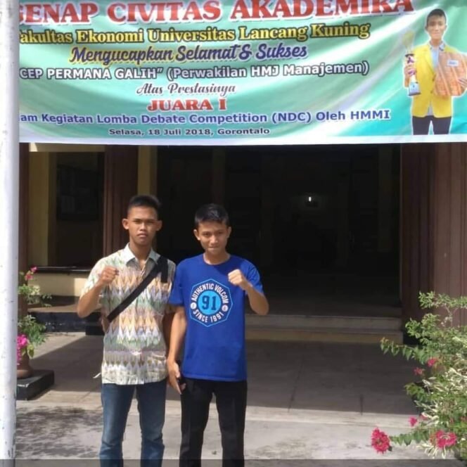 
					KEMENANGAN MUFLIHUN-ADE HARTATI DI DEPAN MATA, CEP PERMANA GALIH : “613 RW, 2149 RT, 115 RELAWAN, 82 ORMAS, 439 POSYANDU dan 1000 BKMT siap memenangkan PASLON NOMOR 01 Wali Kota & Wakil Wali Kota Pekanbaru.”
