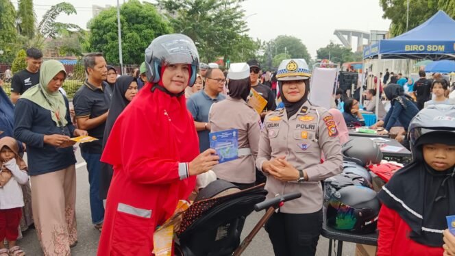 
					TIM COOLING SYSTEM DITLANTAS POLDA RIAU AJAK MASYARAKAT TERTIB BERLALU LINTAS & TIDAK GOLPUT