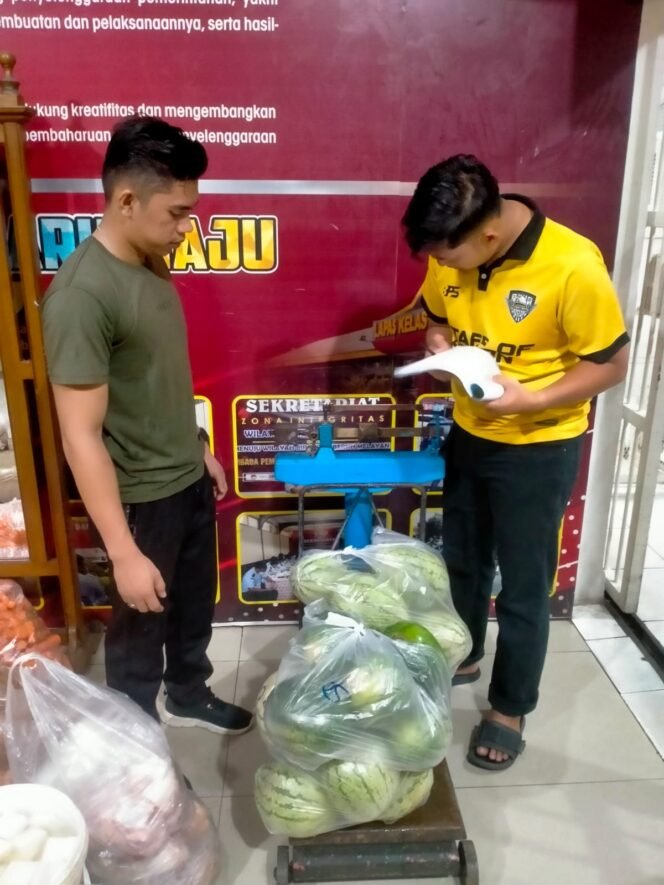 
					Pastikan Makanan WBP Sehat, Layak, dan Bergizi, Petugas Lapas Pekanbaru Periksa Bahan Makanan