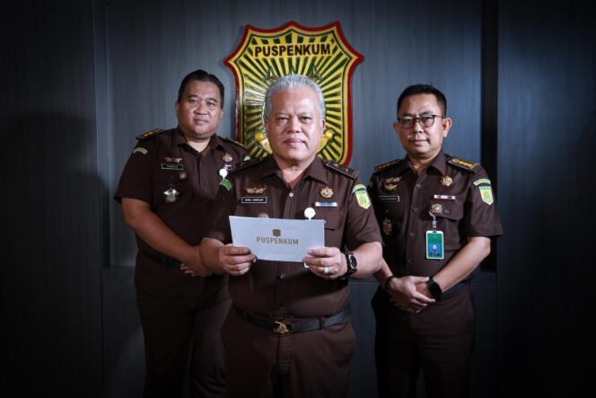 
					Kejaksaan Agung Memeriksa 3 Orang Saksi Terkait Perkara Tipikor Permufakatan Jahat Berupa Suap dan/atau Gratifikasi dalam Penanganan Perkara Ronald Tannur