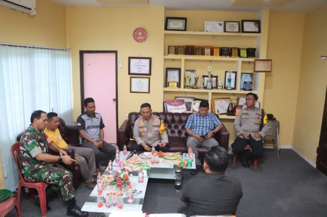 
					OMP-LK24, Kapolres Rokan Hulu Gelar Kegiatan Cooling System Di Kecamatan Kepenuhan