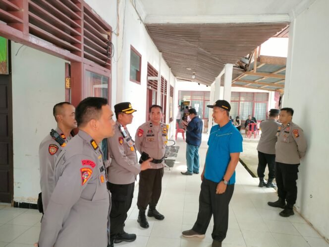 
					OMP-LK24, Wakapolres Rokan Hulu Lakukan Pengecekan Di Kantor Sekretariat PPK Kecamatan Rambah