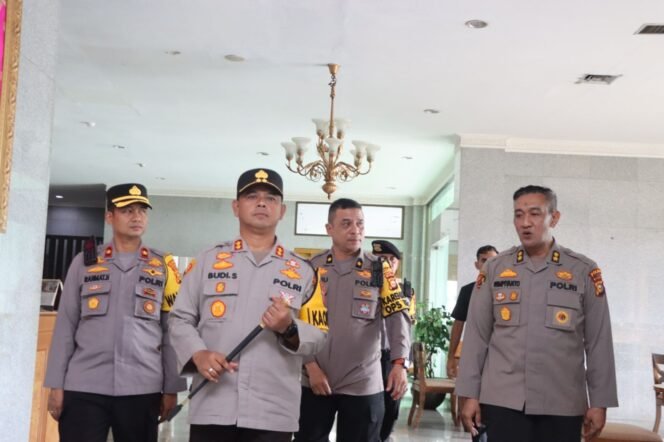 
					OMP-LK24-Monitoring Kegiatan Rapat Pleno KPU Rokan Hulu Oleh Pamatwil Dan Kapolres Rokan Hulu