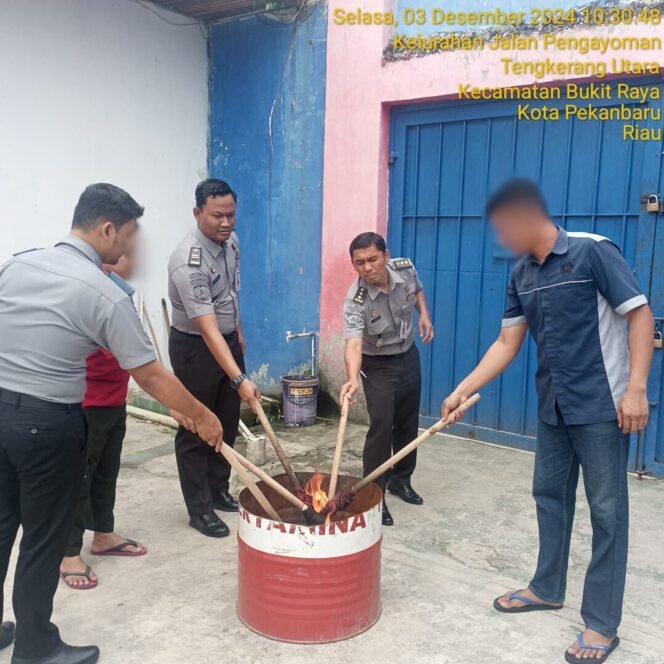 
					Berantas Peredaran Narkoba dan Modus Penipuan Sesuai Arahan Menteri IMIPAS, Lapas Pekanbaru Gandeng APH Gelar Razia 