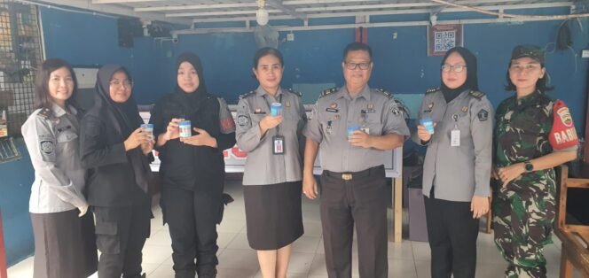 
					GELEDAH BLOK HUNIAN DAN TES URINE BERSAMA APH