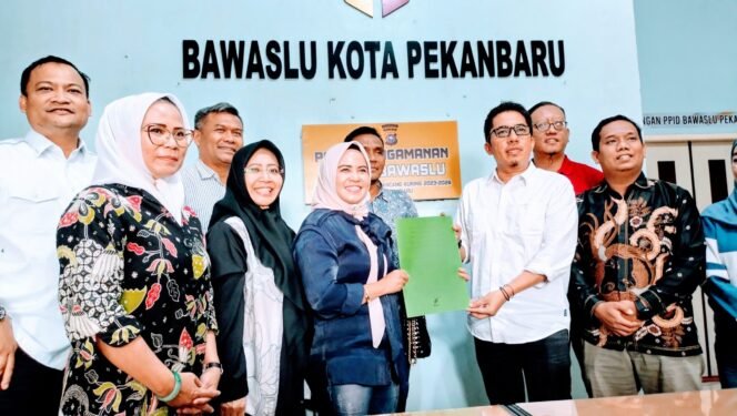 
					Tiga Paslon Pilkada Pekanbaru Laporkan KPU ke Bawaslu dan MK, Diduga Langgar Administrasi dan Konstitusi.