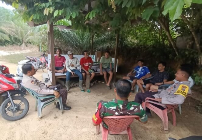 
					Polsek Tambusai Utara Gelar Jumat Curhat Untuk Wujudkan Kamtibmas Aman Dan Kondusif 