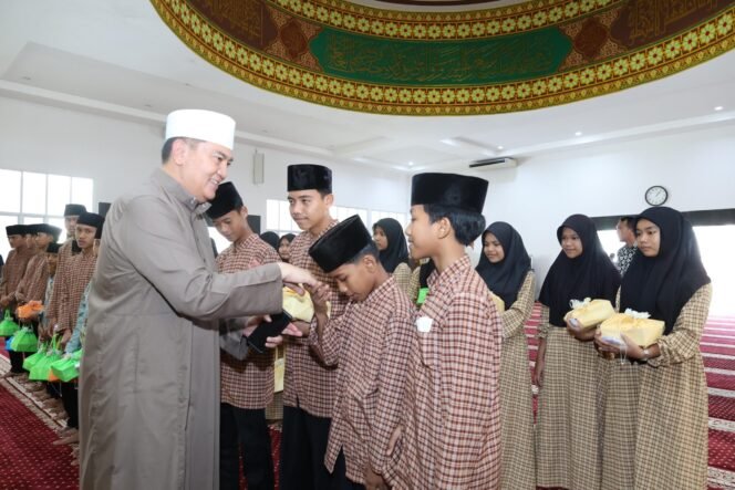 
					Dalam Rangka Pilkada Damai, Polda Riau Gelar Do’a Bersama dan Penyantunan Anak Yatim