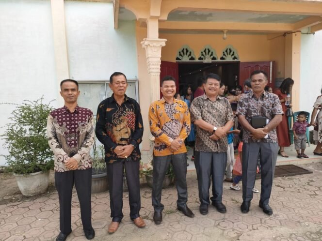 
					Polres Rokan Hulu Gelar Kegiatan Minggu Kasih, Pererat Silaturahmi dengan Jemaat Gereja HKBP Pasir Pengaraian