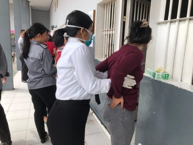 
					Geledah Kamar Hunian, Jaga Keamanan Dan Ketertiban Di Laperru 