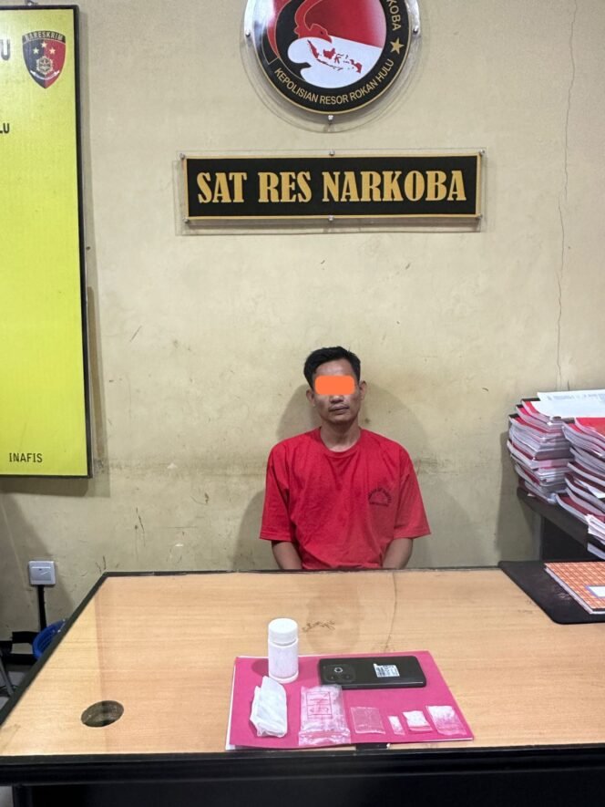 
					Polres Rokan Hulu Berhasil Ungkap Kasus Narkotika Jenis Sabu Berat Kotor 4,08 Gram