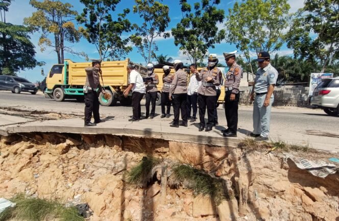 
					Jelang Naturu 2024 – 2025 Ditlantas Polda Riau Dan Istansi Terkait Survei Kondisi Jalan