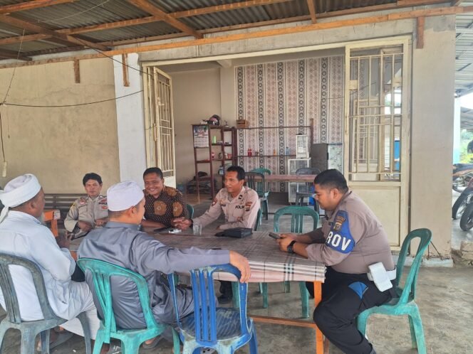 
					Polsek Rambah Hilir Gelar Kegiatan “Jum’at Curhat” untuk Dengarkan Aspirasi Warga