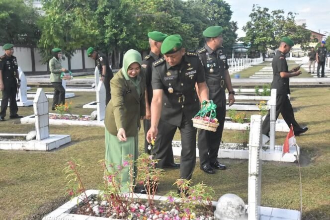 
					JELANG HARI JUANG TNI AD KOREM 031/WIRABIMA GELAR ZIARAH DI TAMAN MAKAM PAHLAWAN