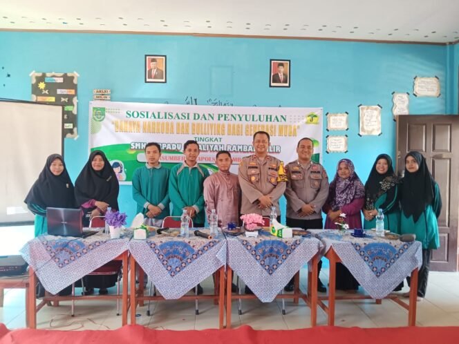 
					Kapolsek Rambah Hilir Sosialisasikan Bahaya Penyalahgunaan Narkoba dan Bullying di SMK Terpadu Ismailiyah Kec Rambah Hilir Kab Rohul