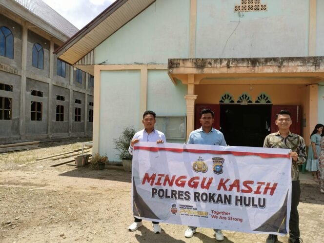 
					Polres Rokan Hulu Perkuat Kebersamaan Melalui Kegiatan “Minggu Kasih” Di Gereja HKBP