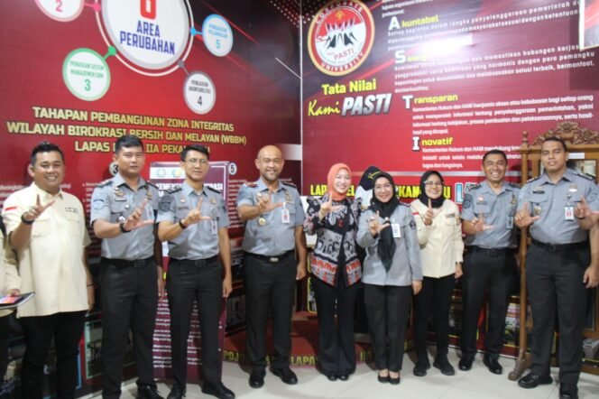 
					Peduli Kesehatan Warga Binaan, Anggota Komisi IX DPR RI Sambangi Lapas Pekanbaru.