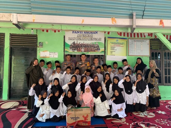 
					Kanit Binmas Dan Bhabinkamtibmas Polsek Rambah Gelar Giat Jum’at Berkah Di Panti Asuhan Al-Uswah