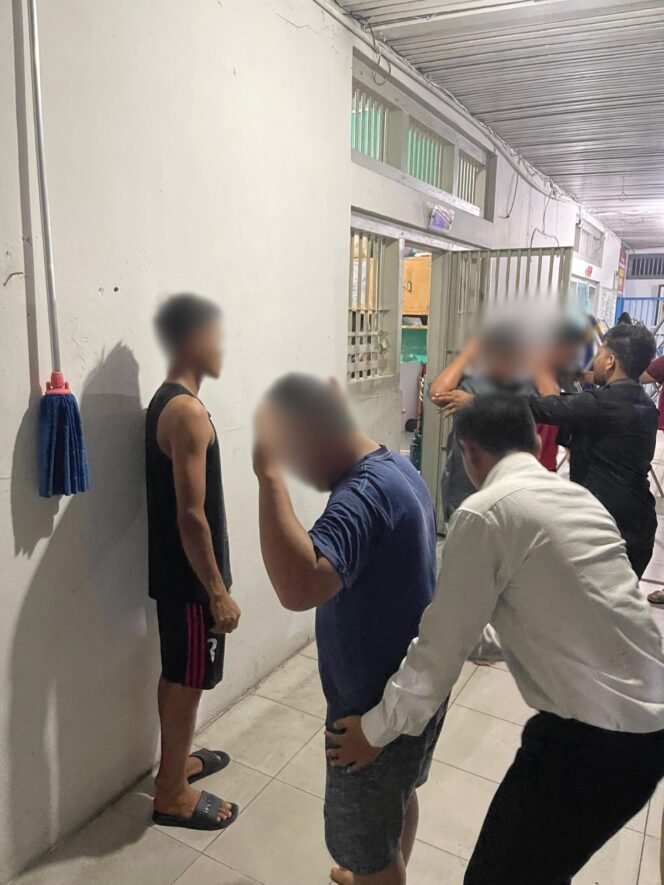 
					Tindaklanjuti Arahan Dirjenpas, Lapas Pekanbaru Gelar Razia Insidentil dan Trolling Dalam Meningkatkan Kewaspadaan Jelang Nataru