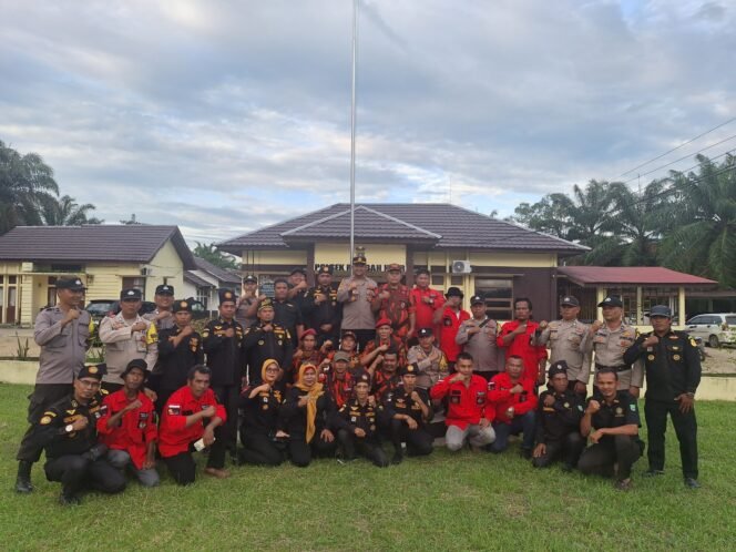 
					Kapolsek Rambah Hilir Pimpin Apel Pengamanan Misa Natal 2024, Pastikan Perayaan Berjalan Aman dan Khidmat.