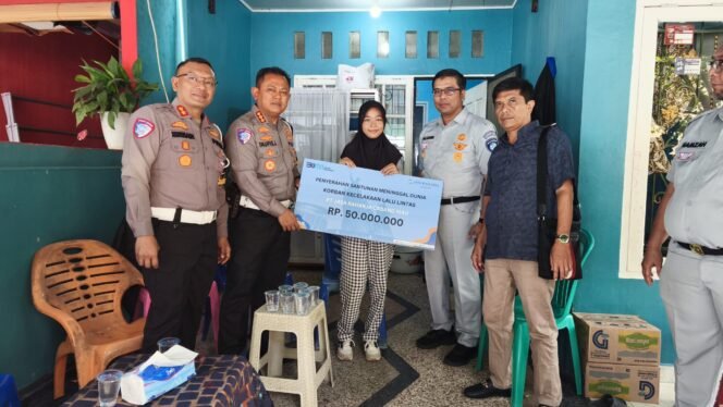 
					Gerak Cepat Dirlantas Polda Riau & Jasa Raharja Kunjungi Korban Laka Lantas