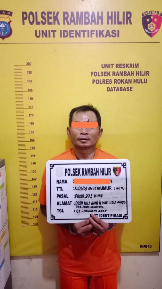 
					Polsek Rambah Hilir Berhasil Ungkap Tindak Pidana Penggelapan Sepeda Motor Di Simpang Kumu, Rokan Hulu