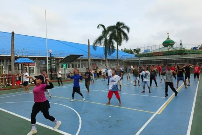 
					Semangat di Awal Tahun, Warga Binaan Lapas Pekanbaru Adakan Senam Pagi.
