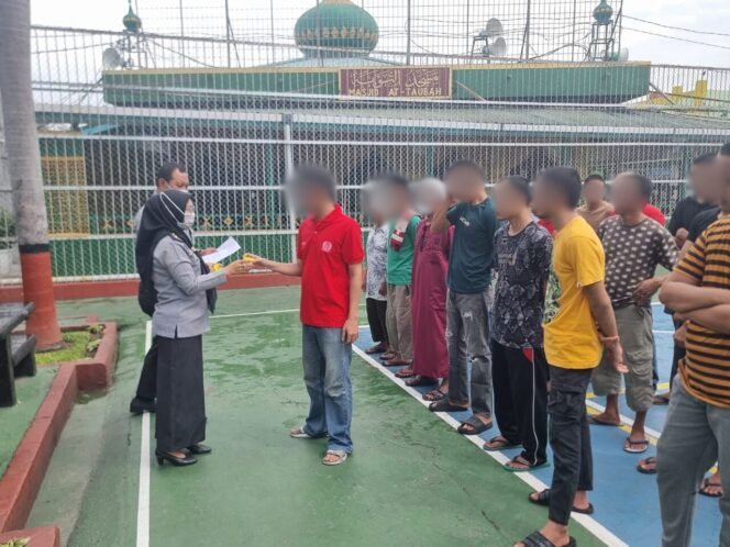 
					Mapenaling Warga Binaan Baru, Dokter Lapas Pekanbaru Berikan Penyuluhan Kesehatan