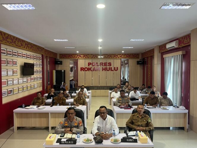 
					Polres Rohul Ikuti Rapat Koordinasi secara Virtual Dengan Kementerian Pertanian Ri Dalam Rangka Penanaman Jagung Serentak 1 Juta Hektar