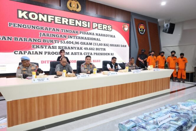 
					Polda Riau Konferensi Pers Pengungkapan Tindak Pidana Narkotika Jaringan Internasional Dalam Rangka Capaian Program Asta Cita Presiden RI