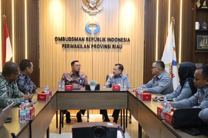 
					Jalin Silaturahmi dan Tingkatkan Pelayanan, Kakanwil Kemenkum Riau Sambangi Ombudsman RI Perwakilan Riau