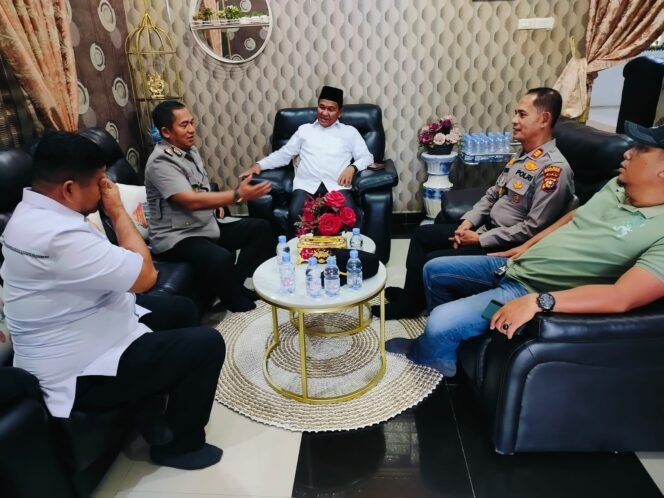 
					Giat Kasat Intelkam Polres Rokan Hulu Galang Tokoh Adat Desa Kabun Demi Cegah Konflik Warga Dan Perusahaan