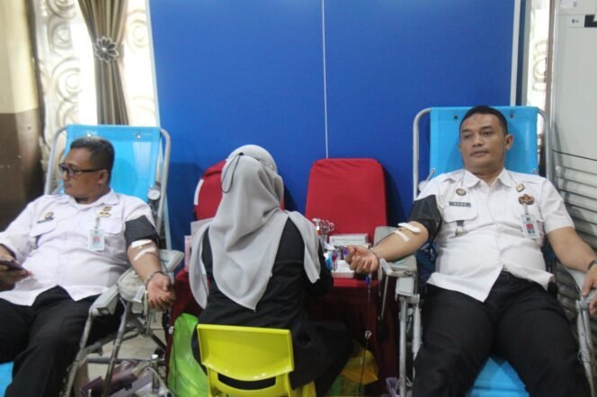 
					Bentuk Kepedulian Antar Sesama Insan, Petugas Lapas Pekanbaru Ikut Kegiatan Donor Darah