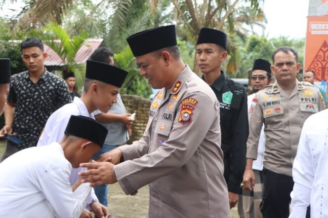 
					Kapolres Rokan Hulu, Bangga Melihat Perubahan Anak Asuhnya Belajar Di Pondok Pesantren Sa’ad Bin Abi Waqos
