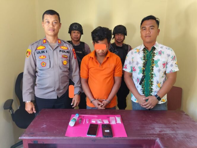 
					Sabu Dengan Berat 3,23 Gram, Pelaku Digulung Unit Reskrim Polsek Kepenuhan.