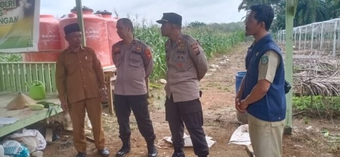 
					Baru Menjabat Kapolsek AKP Adek Susilo Pimpin Bhabinkamtibmas Desa Pasir Baru Laksanakan Giat DDS Ciptakan Kondusifitas Wilayah.