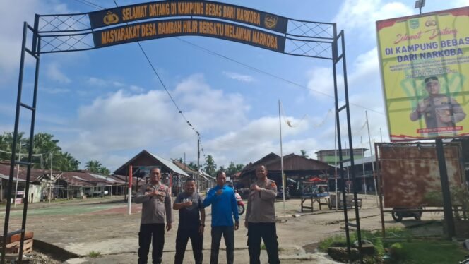 
					Ipda Jones Cek Persiapan Peresmian Kampung Bebas Narkoba Di Desa Rambah Hilir