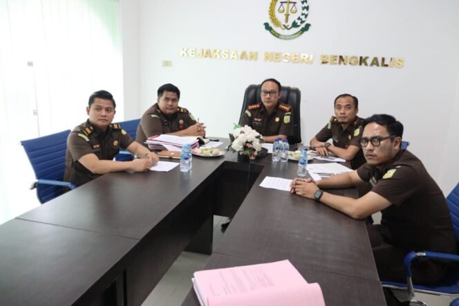 
					Kejari Bengkalis berkomitmen menegakkan hukum yang humoris dengan pendekatan keadilan restoratif.