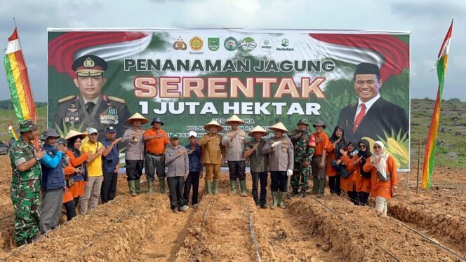 
					Polres Rokan Hulu Kolaborasi Secara Virtual Dengan Kementan dan Mitra Sukseskan Penanaman Jagung 1 Juta Hektar